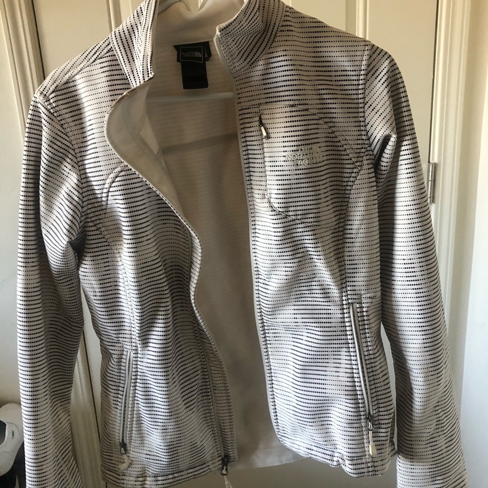 north face coat, looks brand new, never dried